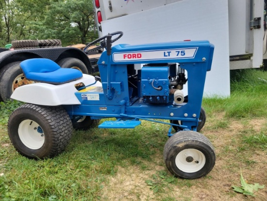 Ford LT 75 lawn tractor/ runs