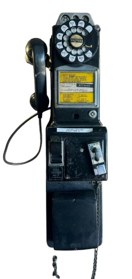 1960 Bell System model 233 G Rotary Pay Phone