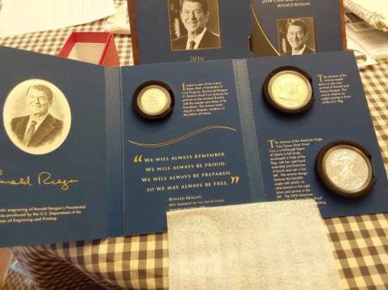 2016 RONALD REAGAN COIN AND CHRONICLES SET IN HOLDER