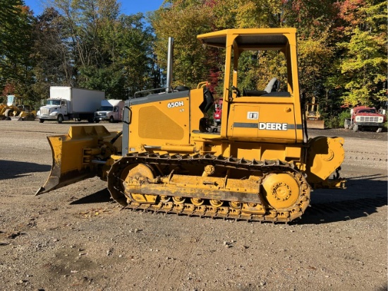JD 650H-LT crawler dozer showing 11,165 hrs
