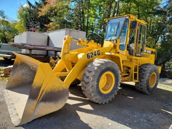 JD 624G wheel loader showing 7,554 hrs
