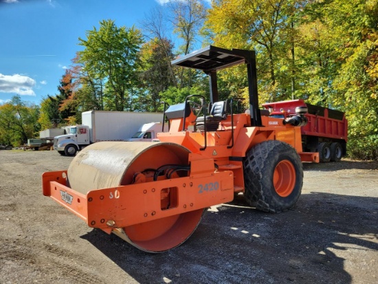 Hamm 2420D compactor showing 1,915 hrs