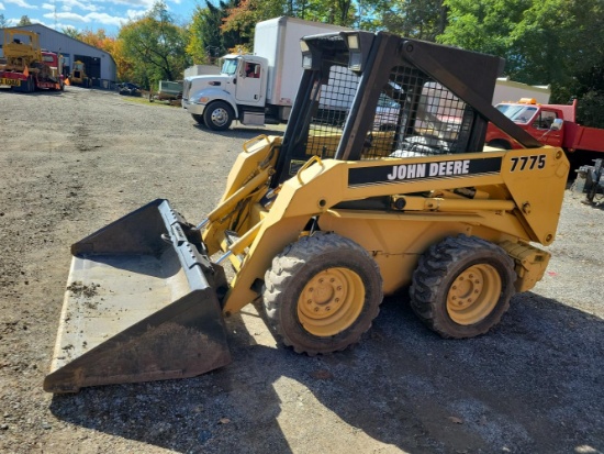 JD 7775 skid steer showing 269 1/2 hrs / hrs unknown
