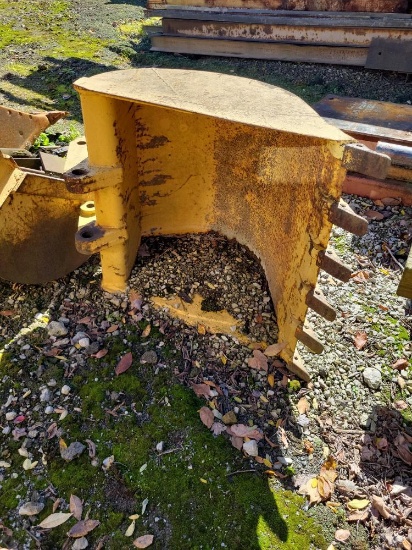 36'' bucket attachment / fits 410 backhoe
