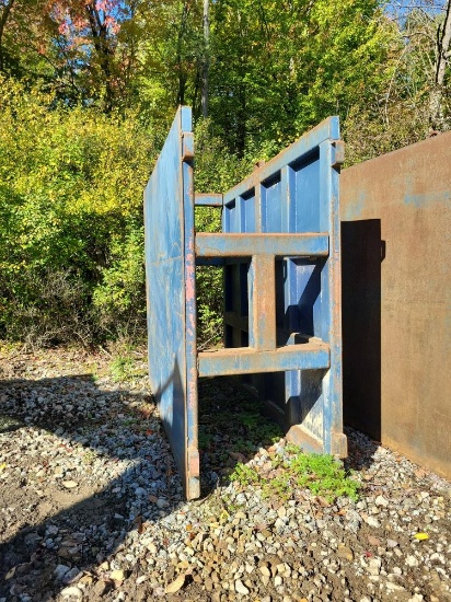 8' x 10' trench box with 3' spreaders