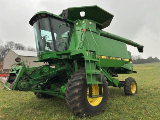 John Deere SideHill 9500 combine