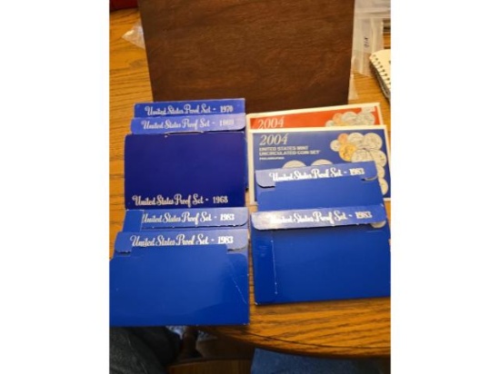 PROOF AND MINT SET LOT INCLUDING 3 40% SILVER HALVES