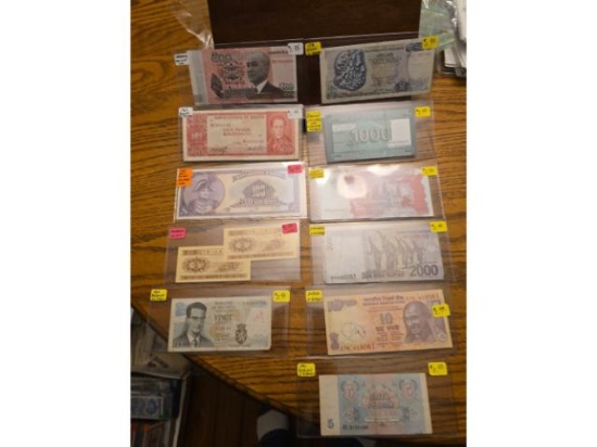 LOT OF 13 WORLD NOTES