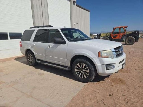 2015 Ford Expedition XLT showing 160,817 mi- runs