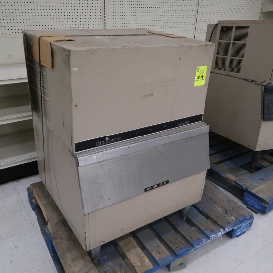 Manitowac ice machine w/ storage