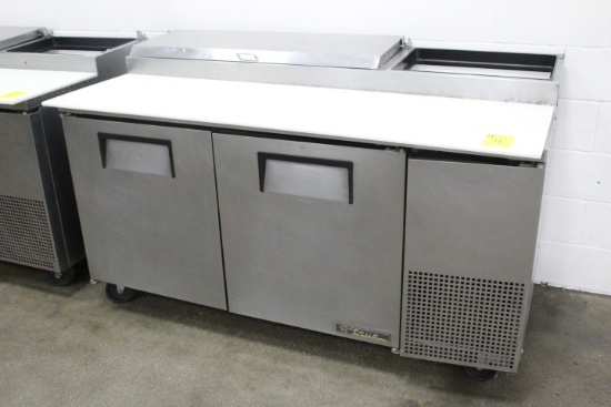 True Pizza Prep Table. Self Contained, 115 Volt, R134a - Model # TPP-67 - Serial # 7192913