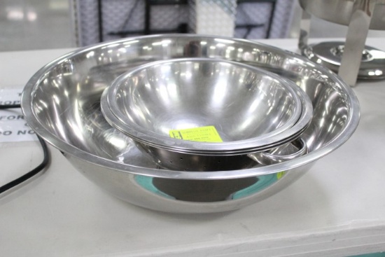 Assorted sized stainless mixing bowls.