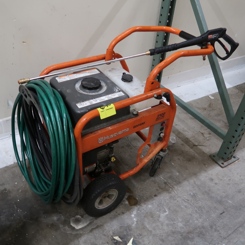 Husqvarna pressure washer w/ Briggs & Stratton engine