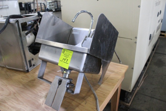 Knee Operated Hand Sink