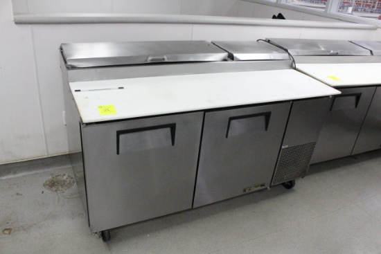 True Pizza Prep Table. Self contained, 120 volt, Ref Type: R134A - Model # TPP-67 - Serial #  855420