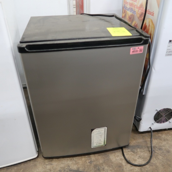 Sanyo countertop refrigerator
