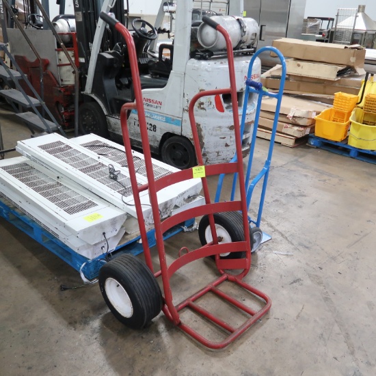 2-wheeled hand truck for 55 gal drums
