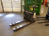 Crown electric pallet jack