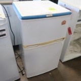 Igloo undercounter refrigerator/freezer