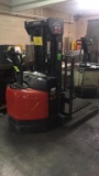 Linde Electric Walkie Stacker