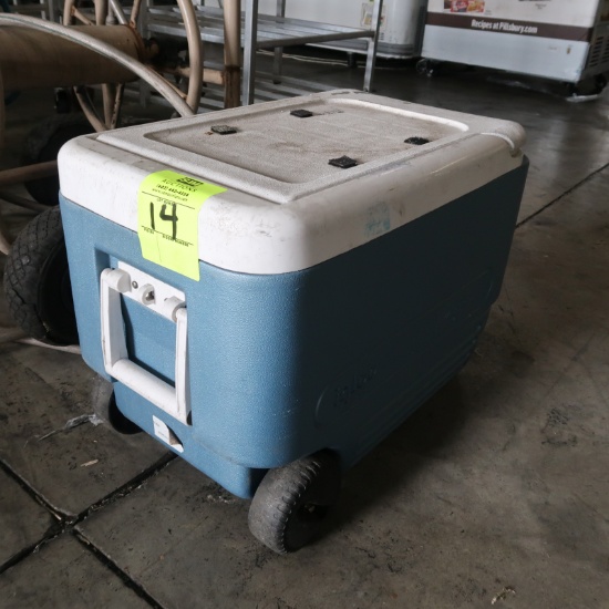 Igloo portable ice chest, w/ tote wheels