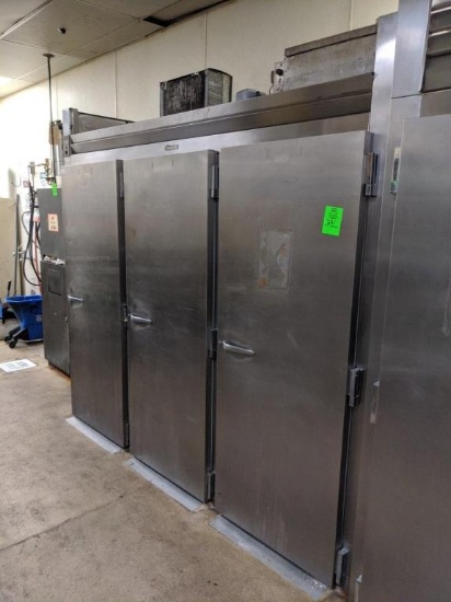 Traulsen 3 door freezer with 2 racks