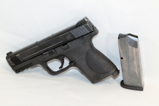 PISTOL, SMITH AND WESSON MP45, .45 CALIBER (USA) WITH ONE MAGAZINE