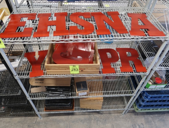 misc: box of 13" letters, door closers & display trays