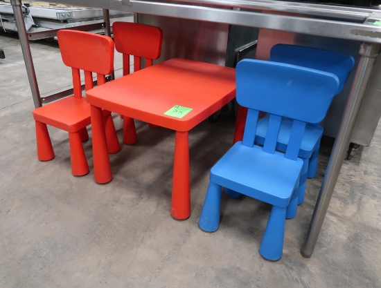kid's plastic table & 4) chairs