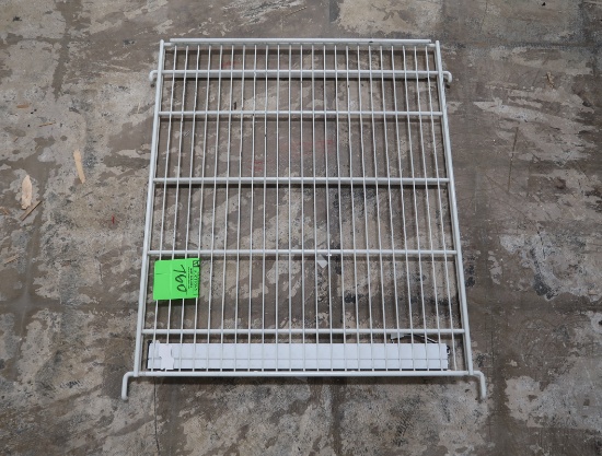 pallet of wire shelves ~26" x 30"