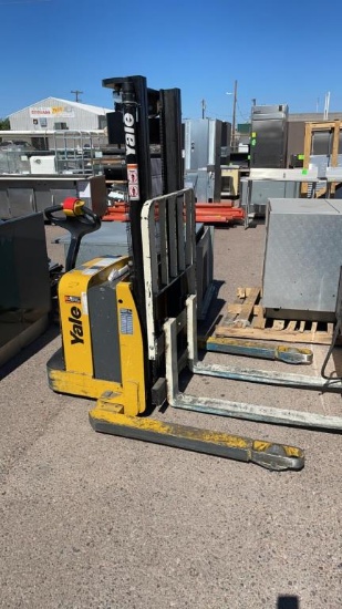 Yale Electric Walkie Stacker