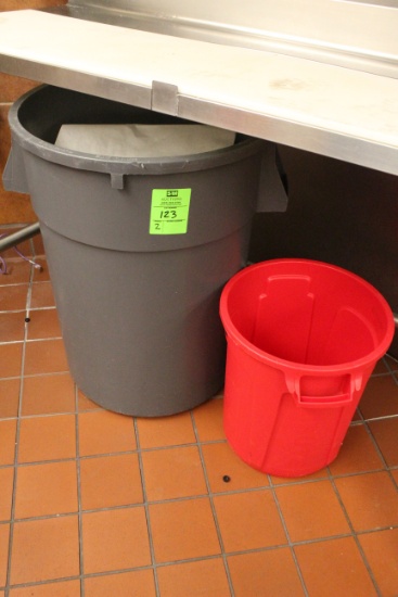 Assorted Brute Trash Cans