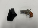 DERRINGER, DAVIS INDUSTRIES DM22, .22 CALIBER (USA), IN BLACK IN COLOR HOLSTER