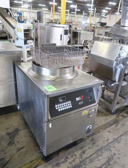 BKI auto-lift fryer