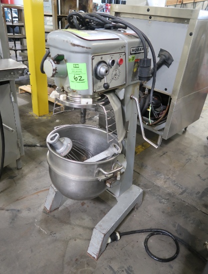 Hobart 30 qt mixer w/ bowl, bowl guard, whisk, & paddle