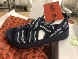 17 Pairs Of Malibu Canyon Navy/White Sandals
