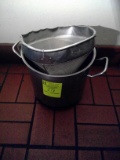 Stock Pot And Strainer