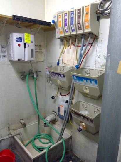 EcoLab Sanitizing Dispensers And Hose
