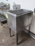 stainless insulated ice container pre-chiller, meant for soda fountain