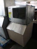 Hoshizaki ice maker w/ storage