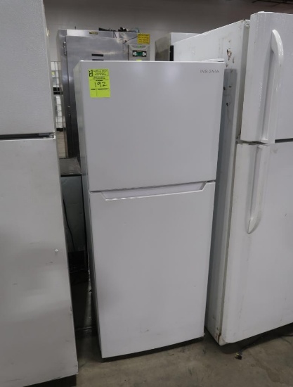 Insignia household refrigerator/freezer