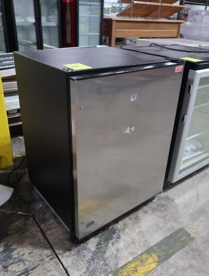 U-Line refrigerator for full size stainless pans