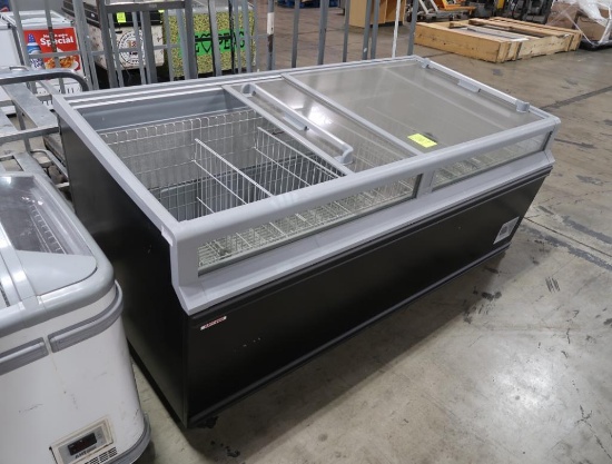 AHT freezer showcase