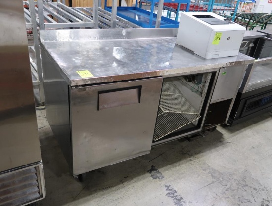 True work top cooler, missing 1 door