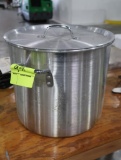 aluminum pot w/ basket
