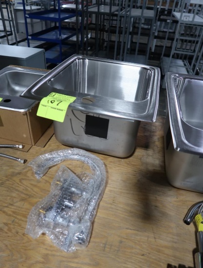 new sink w/ faucet
