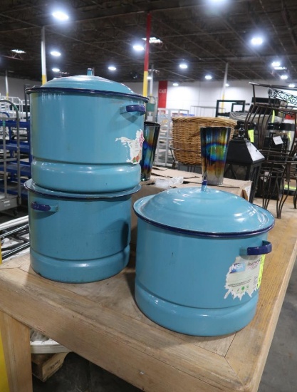 34 qt steamer pots w/ lids & trivets