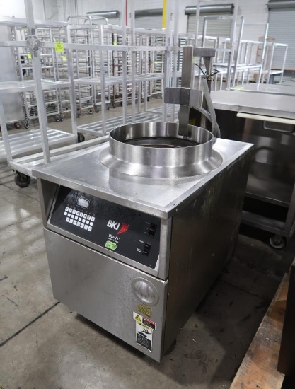 BKI auto-lift electric fryer