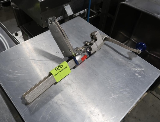table-mounted can opener
