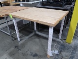 oak top table, looks new